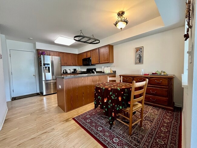 Building Photo - 3259 Cool Springs Ct