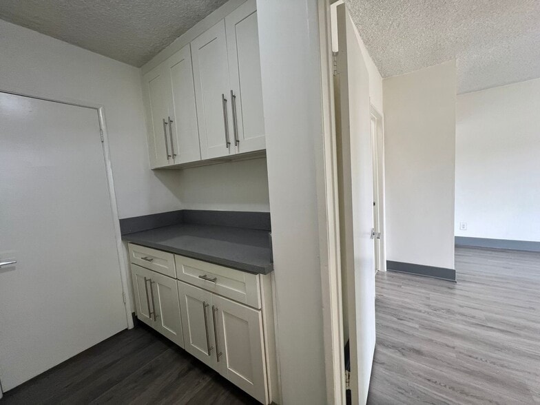 Building Photo - 3359 Mentone Ave