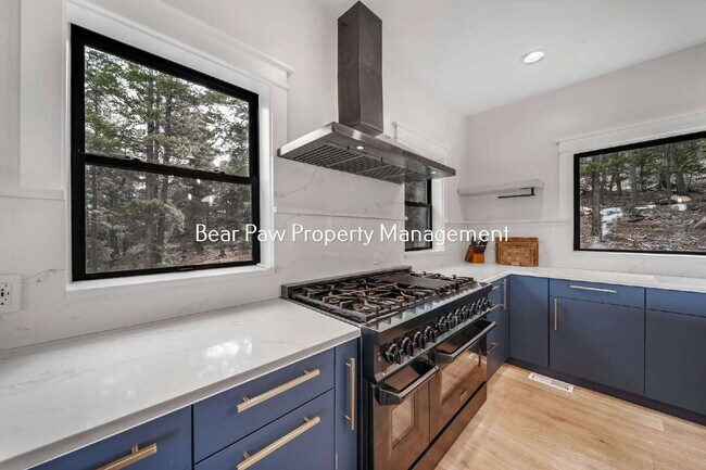 Building Photo - Gorgeous Home on Bear Mountain!