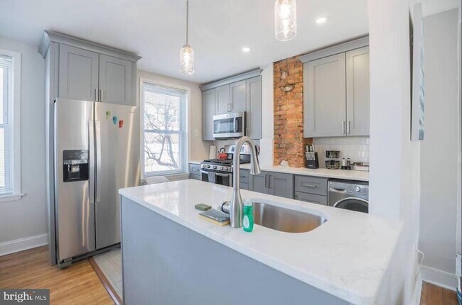 Building Photo - 501 S 26th St