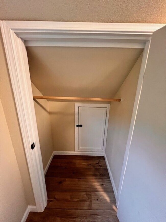 Building Photo - 2167