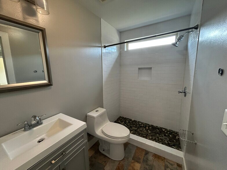 Building Photo - 2070 Rossburg Pl