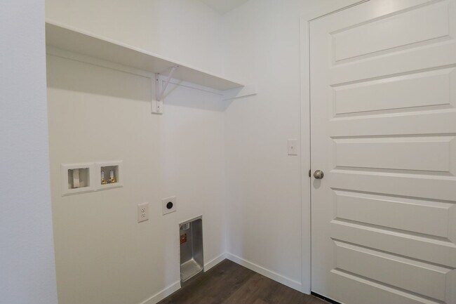 Building Photo - 3 Bed | 2 Bath in Coweta!