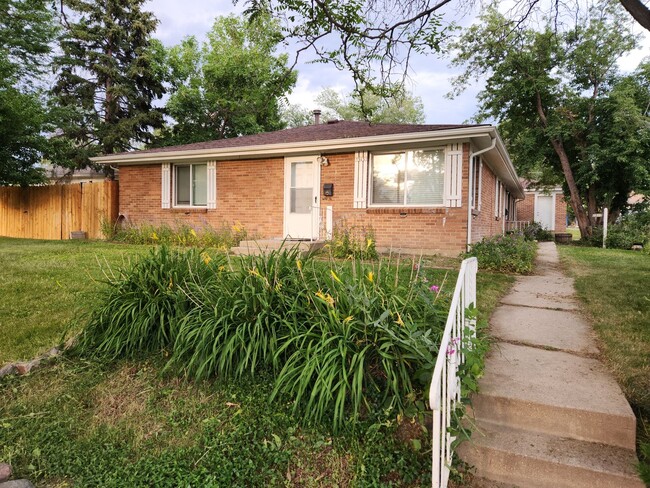 Building Photo - Near Patty Jewett Golf Course!