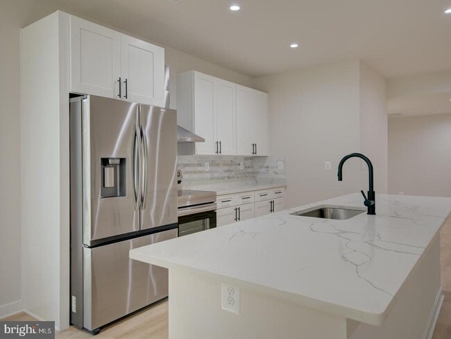 Building Photo - 14750 Jordan Ln