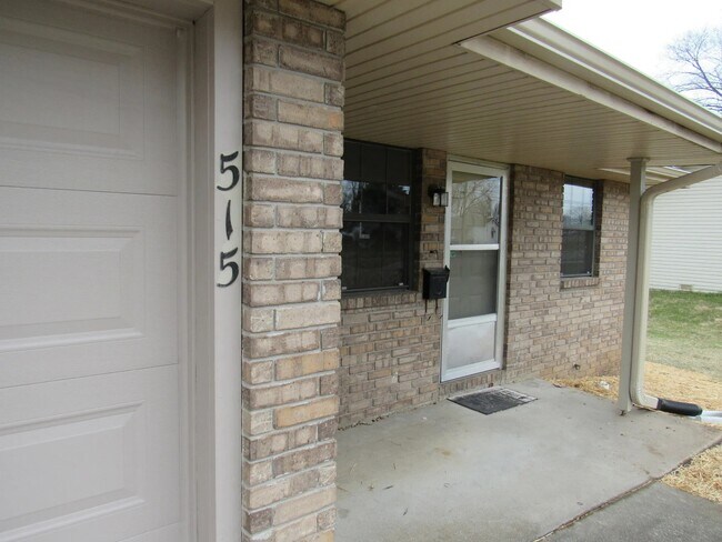 Building Photo - 513 N College Ave