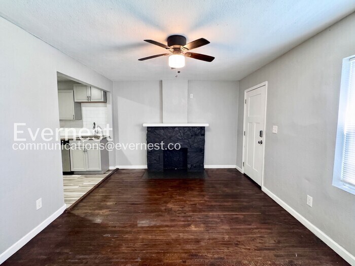 Building Photo - 613 E Xyler St