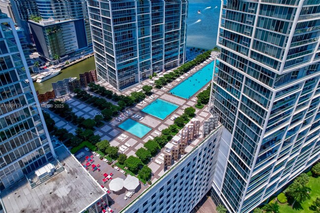 Building Photo - 495 Brickell Ave