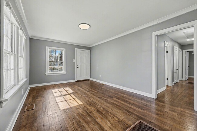 Building Photo - Charming Renovated Home Near U of M – Featuring Expansive Workshop & Garage