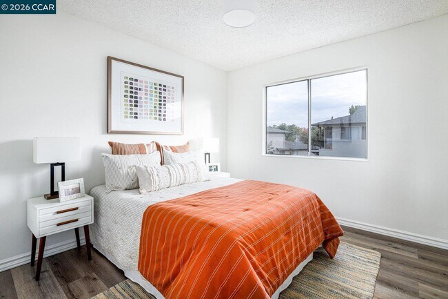 Building Photo - 1033 Mohr Ln