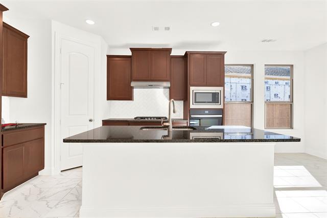 Building Photo - 2414 Thavie St