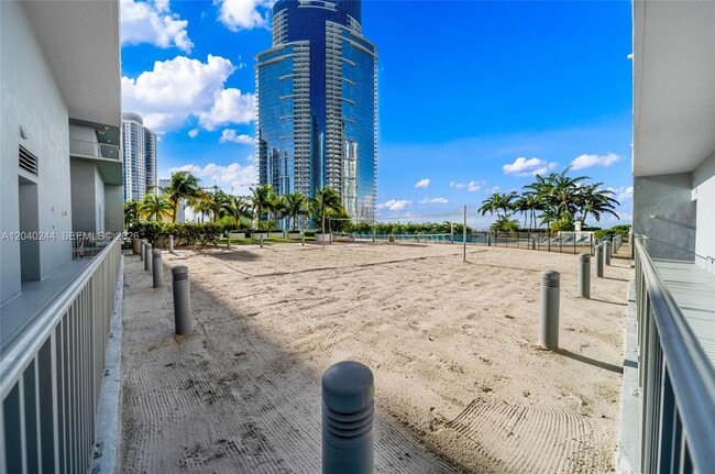 Building Photo - 888 Biscayne Blvd