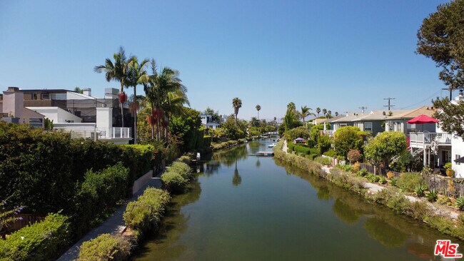 Building Photo - 3005 Grand Canal