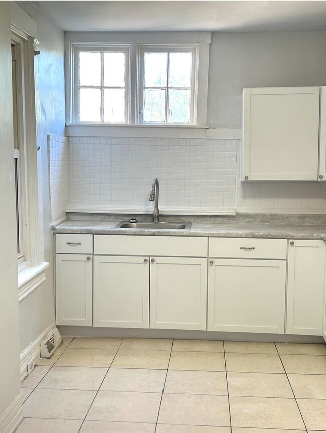 Primary Photo - Beautiful Remodeled Lancaster 4 BR/2 bath ...