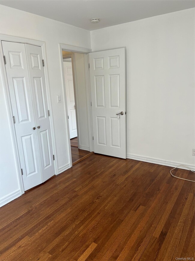 Building Photo - 1016 Oaks Dr