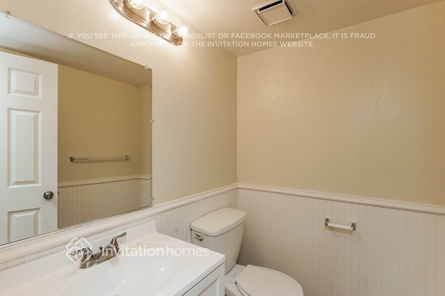 Building Photo - 14748 Westward Dr