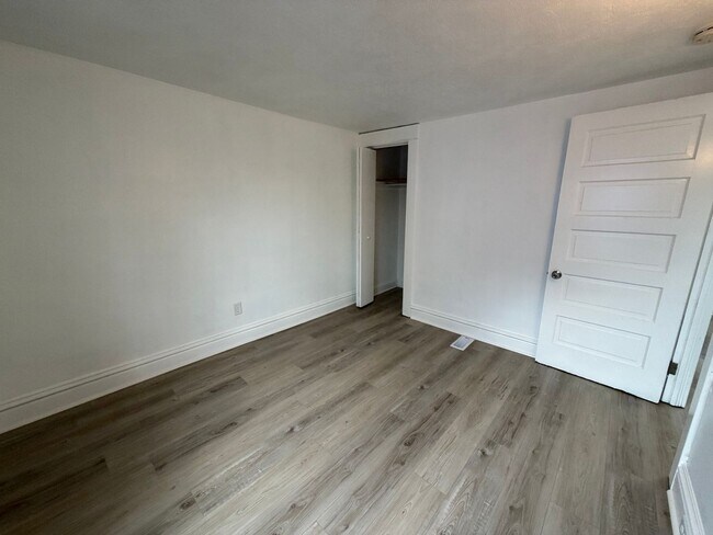 Building Photo - Spacious 4 Bedroom home