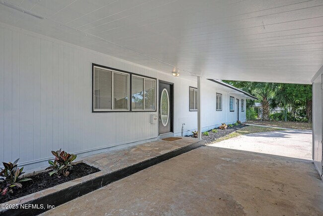 Building Photo - 2565 Burlingame Dr W