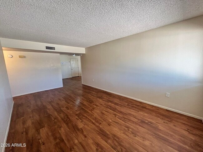 Building Photo - 3147 E Edgewood Ave