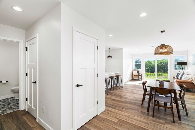 Building Photo - AVAILABLE November! -  3 Bed 3 Bath brand ...
