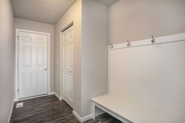 Building Photo - 412 Eastwood Dr