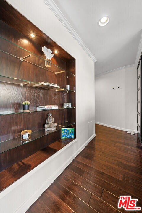 Building Photo - 8400 De Longpre Ave
