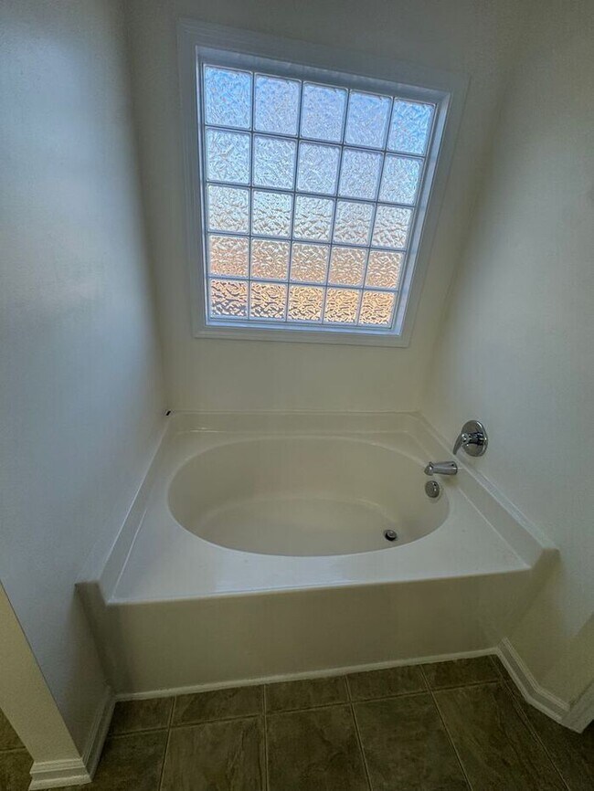 Building Photo - Beautiful 3BR 2BA Home w/ Fenced Backyard • At the end of Cul-De-Sac • Driveway Parking in Gaston