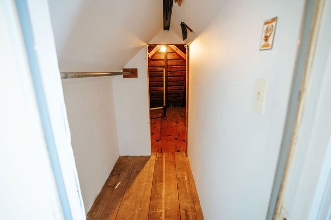 Building Photo - Charming 3-Bedroom Victorian Home in the H...
