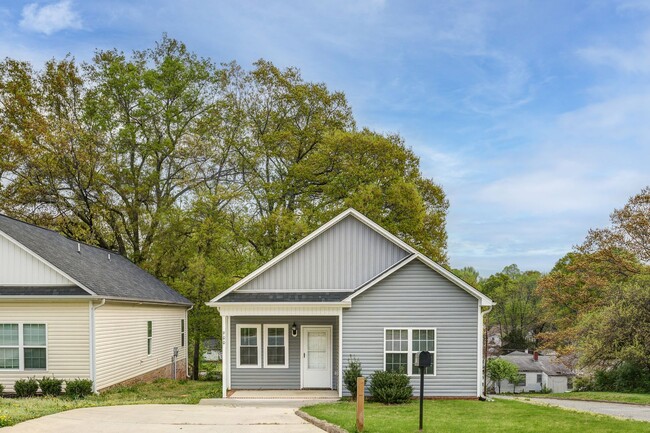 Primary Photo - Feels Like New 3 Bed 2 Bath Minutes from H...