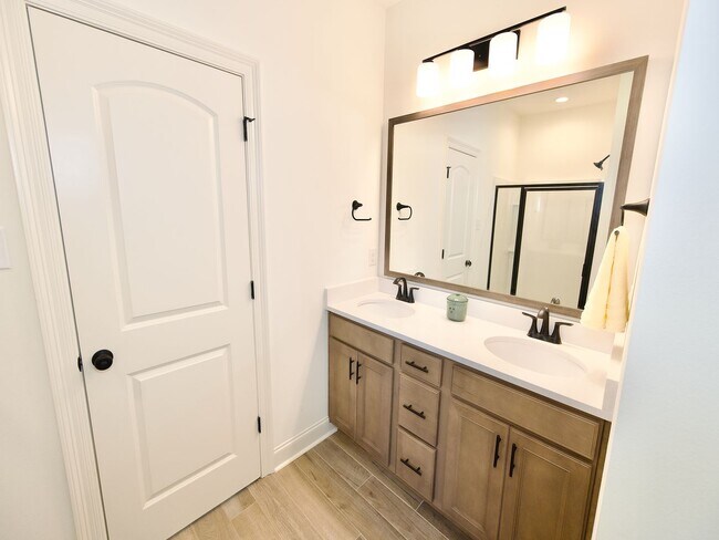 Building Photo - Gorgeous property in the highly sought after Jamestown Crossing in Prairieville