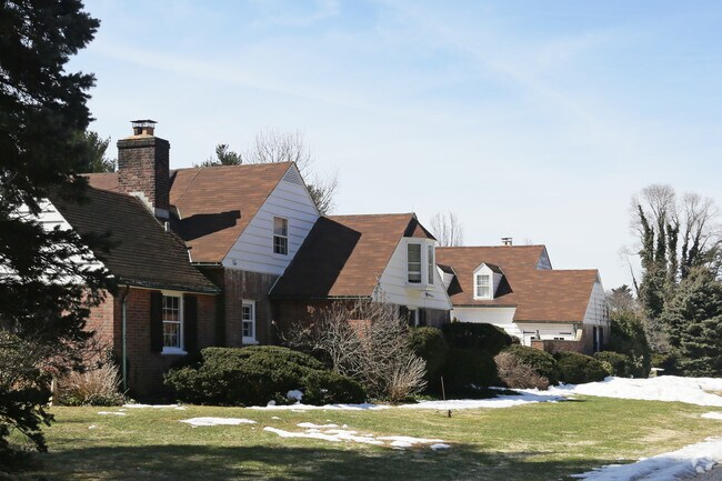 Primary Photo - Bumpstead House Apartments