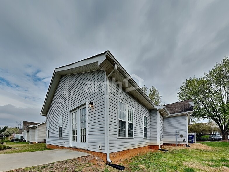 Building Photo - 108 Cameron Way Cir