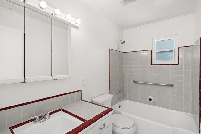 Building Photo - 289 Ramona Dr