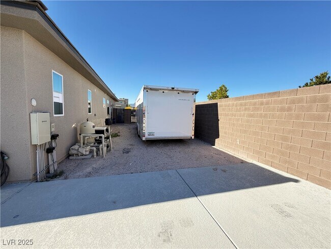 Building Photo - 8480 Warbonnet Way