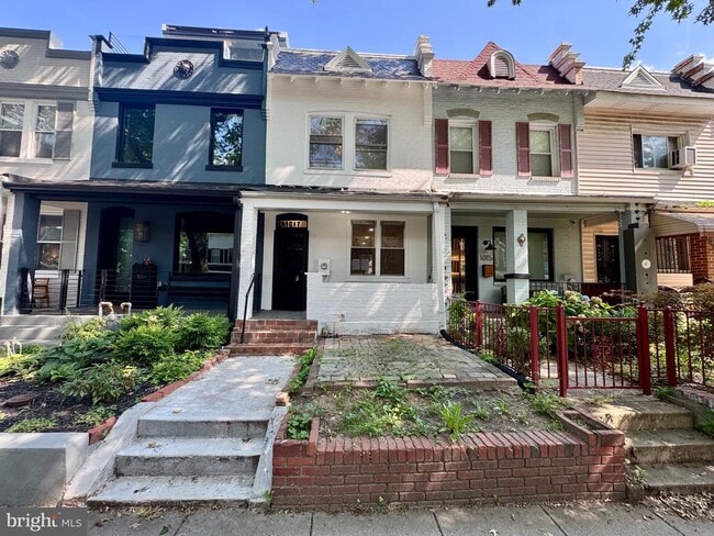 Building Photo - 1017 Kenyon St NW
