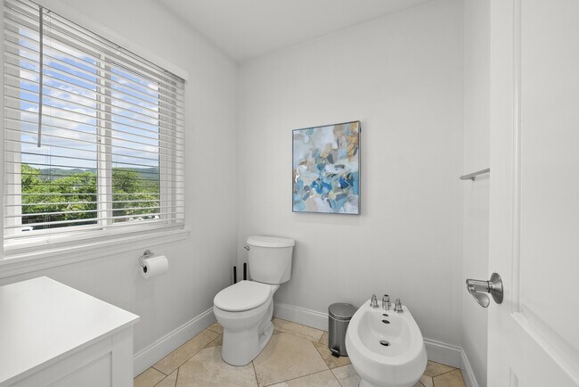 Building Photo - 14625 Flintstone Dr