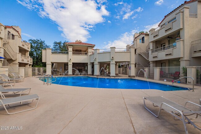 Building Photo - 10080 E Mountainview Lake Dr