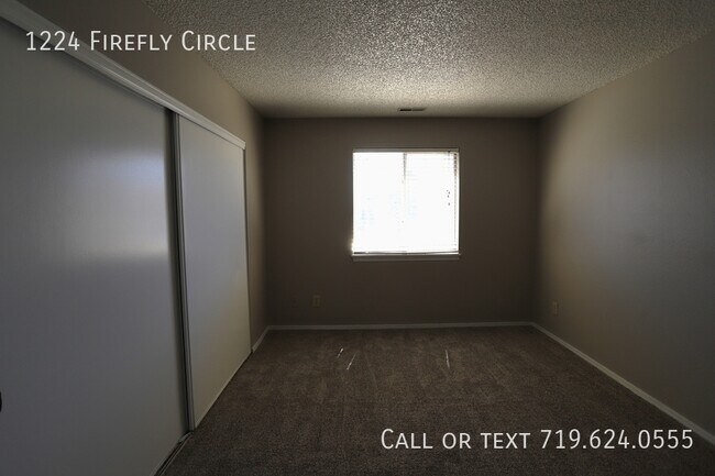 Building Photo - Fully Remodeled Condo