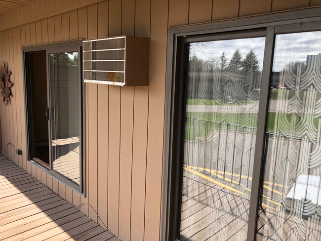 Building Photo - 5697 Green Circle Dr