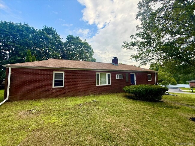 Building Photo - 11 Willow Ln