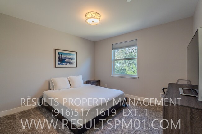 Building Photo - Stunning luxury custom home! 4 bedrooms heart of Fairoaks