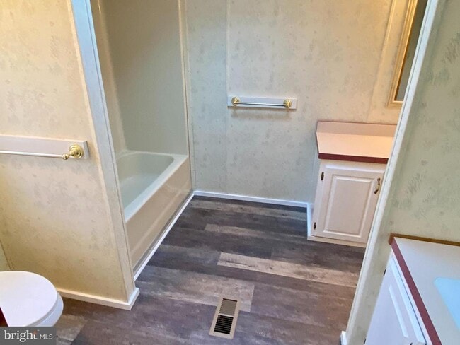 Building Photo - 746 Sawmill Rd