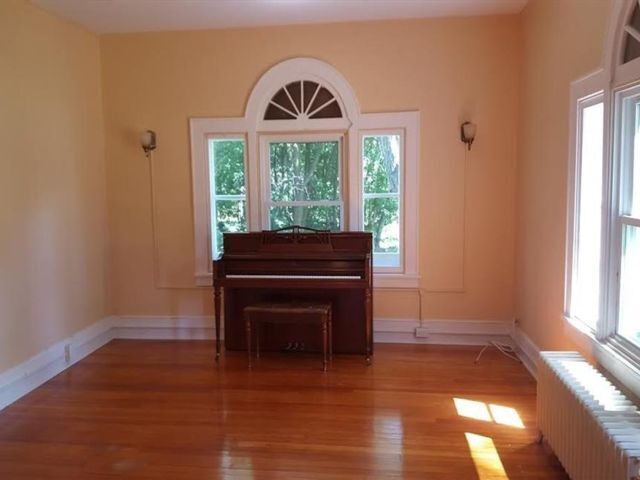 Building Photo - 114 Congers Rd