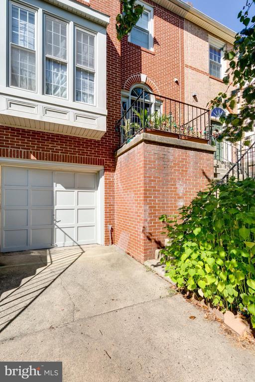Building Photo - 3915 Clares Ct