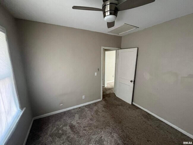 Building Photo - 506 Caroline St