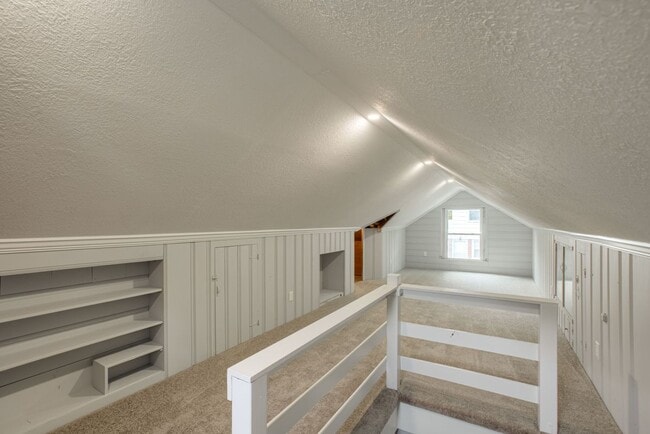 Building Photo - 1020 S 55th St