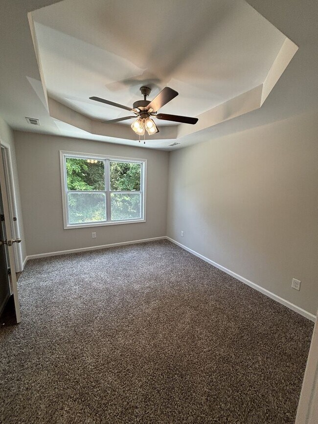 Building Photo - 839 Cumberland Dr