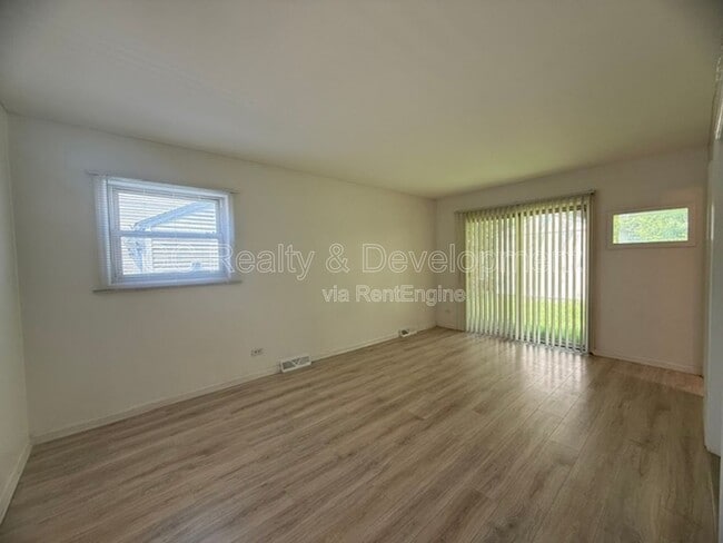 Building Photo - 14949 Highland Ave