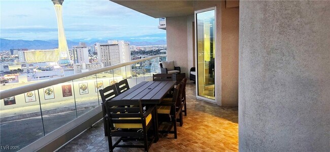 Building Photo - 2747 Paradise Rd