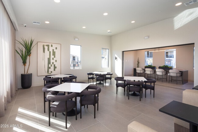 Building Photo - 2121 W Sonoran Desert Dr